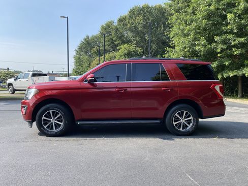 Used 2018 Ford Expedition XLT w/ Equipment Group 202A AWD/4WD image 6