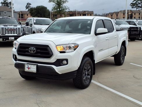 Used 2023 Toyota Tacoma SR5 image 3