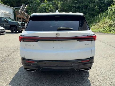 Certified 2026 Buick Enclave Sport Touring w/ Power Package AWD/4WD image 7