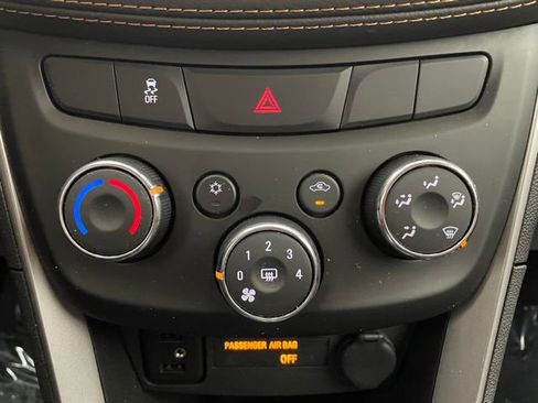 Certified 2022 Chevrolet Trax LT w/ Midnight Edition image 6