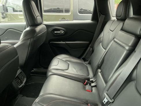 Used 2015 Jeep Cherokee Trailhawk AWD/4WD image 6