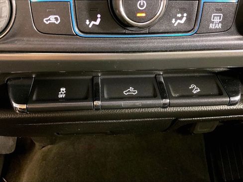 Used 2018 Chevrolet Silverado 1500 LT w/ All Star Edition image 31