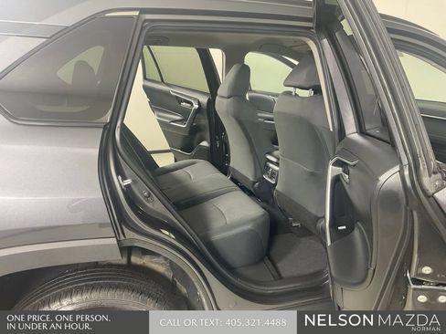 Used 2025 Toyota RAV4 XLE FWD image 15