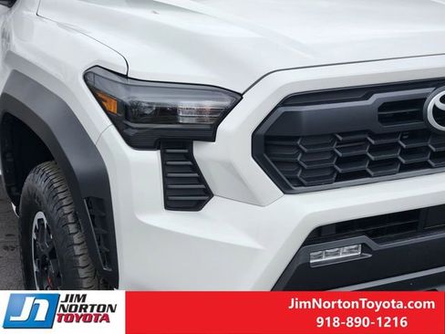 Used 2024 Toyota Tacoma TRD Off-Road image 10