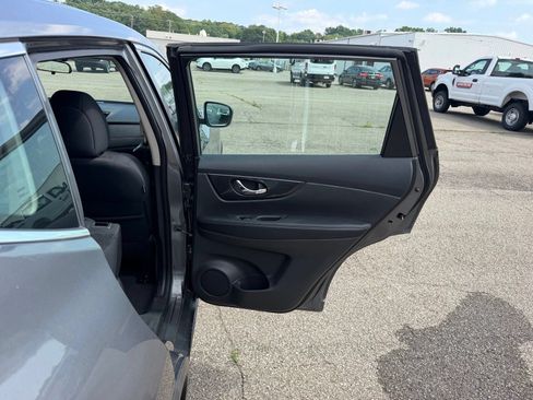 Used 2017 Nissan Rogue S AWD/4WD image 32
