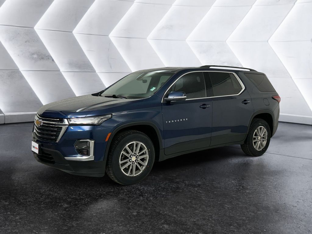 Used 2023 Chevrolet Traverse LT FWD image 3