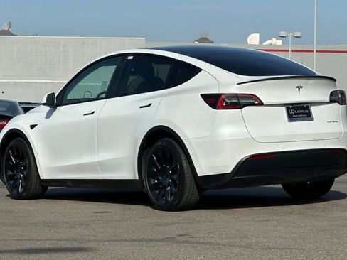 Used 2021 Tesla Model Y Long Range image 7