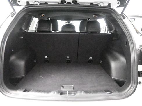 Used 2024 Jeep Compass Latitude image 23