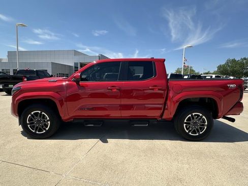 Used 2025 Toyota Tacoma TRD Sport AWD/4WD image 2