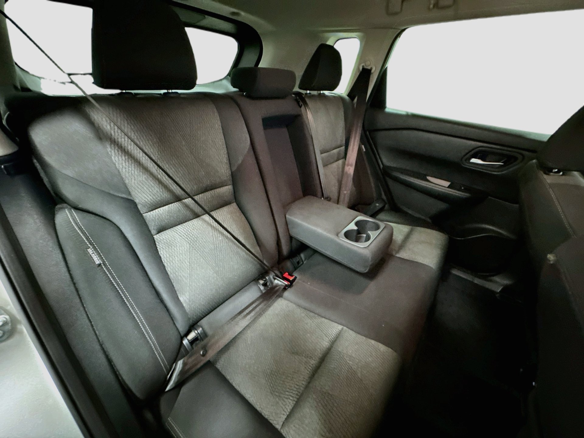 Used 2025 Nissan Rogue SV FWD image 25