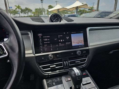 Used 2023 Porsche Macan AWD/4WD image 20