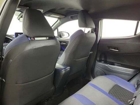 Used 2021 Toyota C-HR XLE FWD image 11