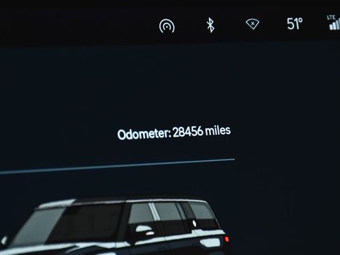 Used 2025 Rivian R1S Adventure image 24