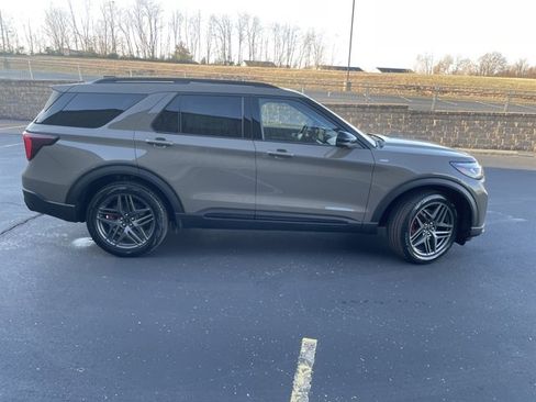 New 2026 Ford Explorer ST-Line w/ ST-Line Street Pack image 17