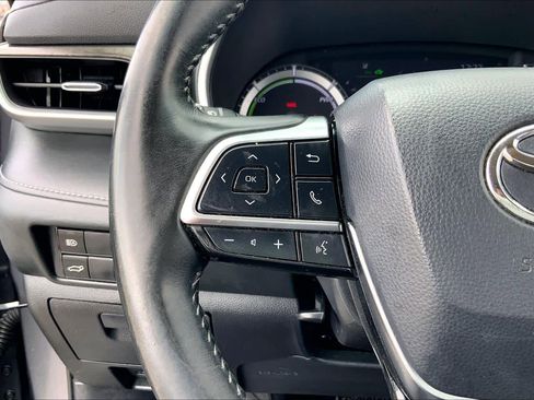 Used 2021 Toyota Highlander XLE image 23