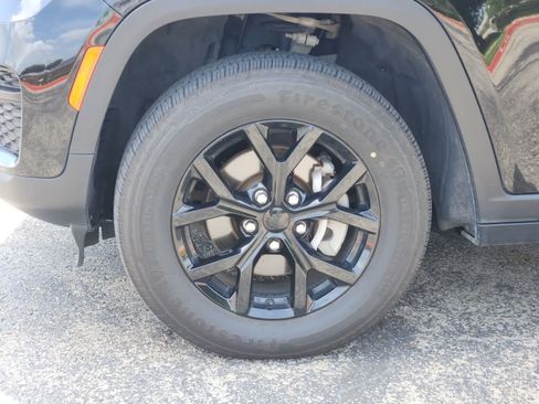 Used 2024 Jeep Grand Cherokee Altitude AWD/4WD image 9