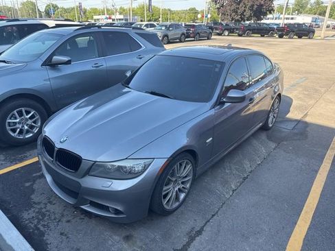 Used 2011 BMW 335i xDrive Sedan AWD/4WD image 2