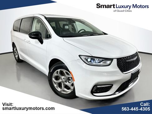 Used 2024 Chrysler Pacifica Limited FWD image 1
