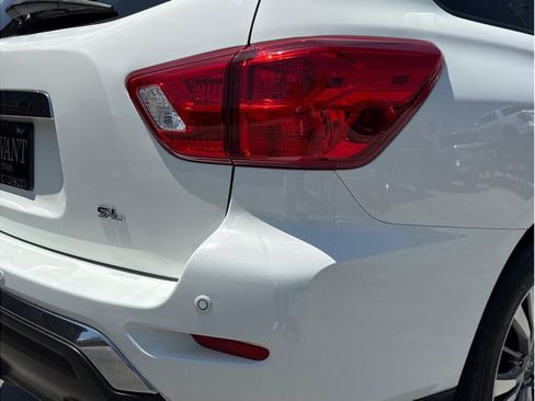 Used 2020 Nissan Pathfinder SL FWD image 12