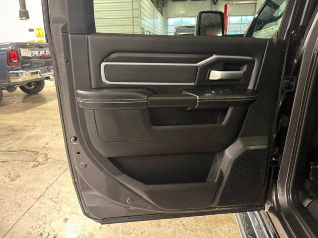Used 2025 RAM 2500 Big Horn AWD/4WD image 32