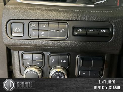 Used 2021 GMC Yukon Denali w/ Denali Premium Package AWD/4WD image 33