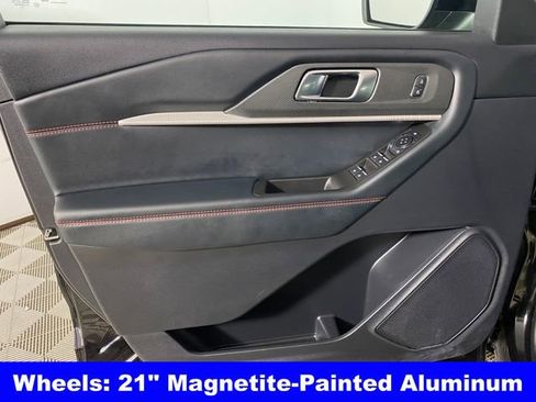 Used 2025 Ford Explorer ST-Line w/ ST-Line Street Pack image 13