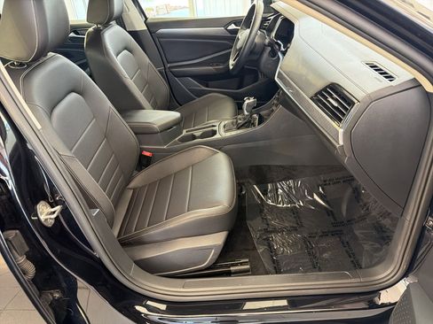 Used 2023 Volkswagen Jetta SE w/ Black Wheel Package image 29
