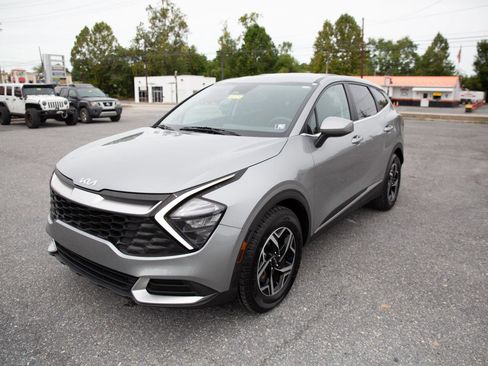 Used 2023 Kia Sportage LX image 7