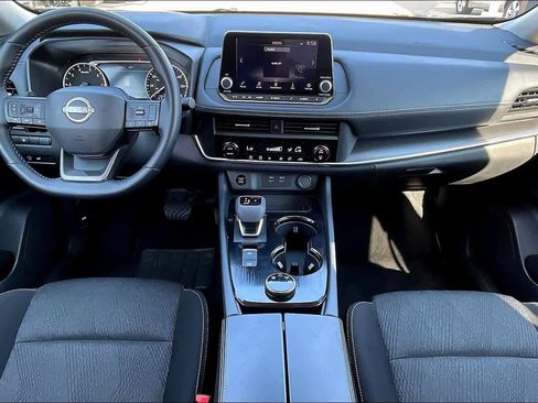 Used 2025 Nissan Rogue SV AWD/4WD image 13