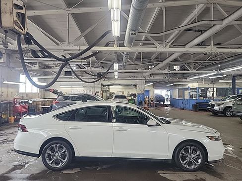 Used 2024 Honda Accord EX image 6