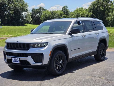 New 2026 Jeep Grand Cherokee L 2WD image 3