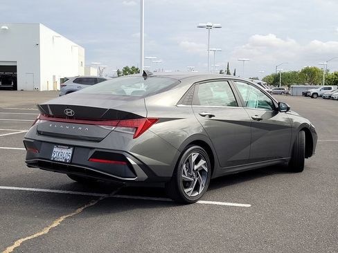 Used 2025 Hyundai Elantra SEL FWD image 6