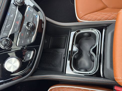 New 2026 Chrysler Pacifica Pinnacle w/ Trailer Tow Group image 22