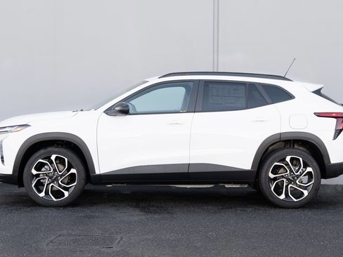 New 2025 Chevrolet Trax RS image 25