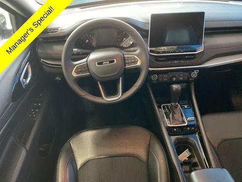 Used 2025 Jeep Compass Trailhawk AWD/4WD image 5
