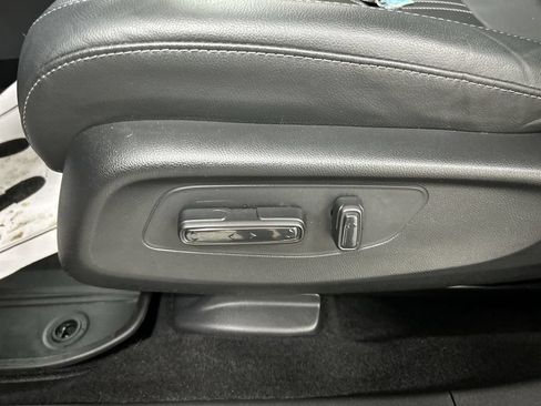 Used 2025 Honda HR-V EX-L image 10