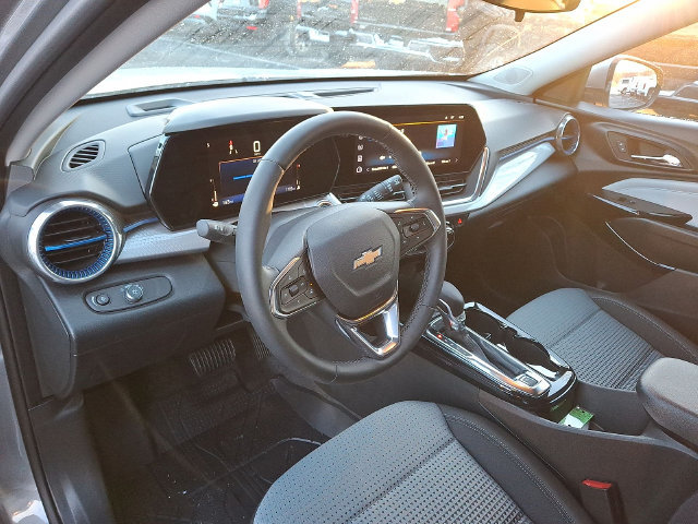 Certified 2025 Chevrolet Trax LT w/ Driver Confidence Package FWD image 10