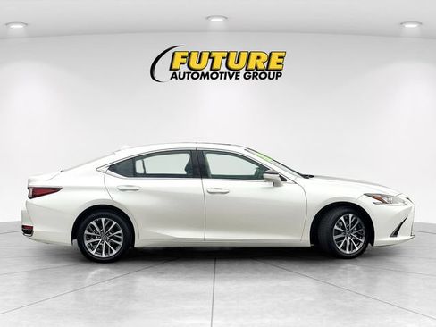 Used 2022 Lexus ES 250 w/ Accessory Package 2 AWD/4WD image 3