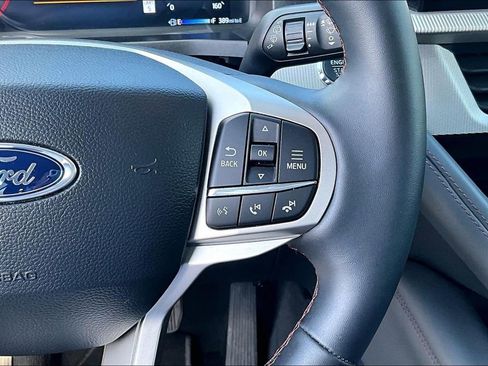 Used 2025 Ford Explorer Active AWD/4WD image 27