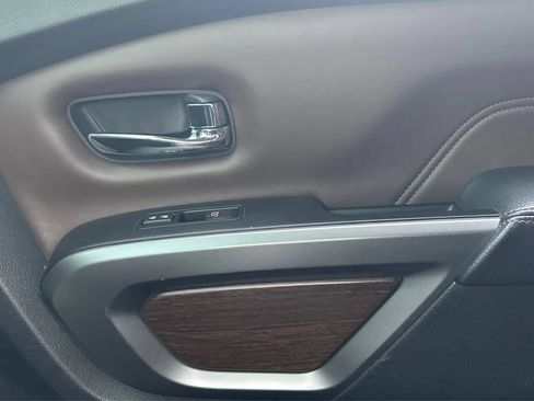 Used 2019 Nissan Titan Platinum Reserve RWD image 43