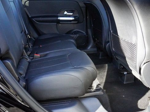 Used 2025 Mercedes-Benz GLB 250 4MATIC image 28