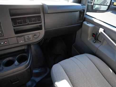 Used 2017 Chevrolet Express 2500 RWD image 11