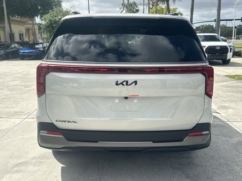 New 2026 Kia Carnival SX FWD image 7