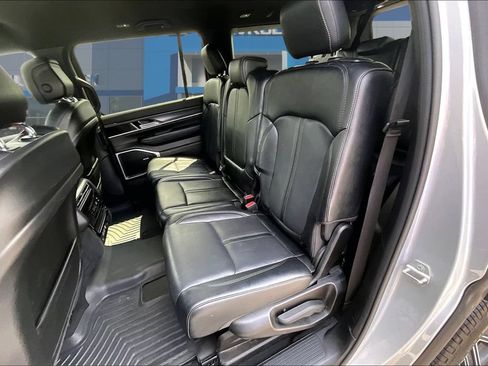 Used 2023 Jeep Wagoneer Series II AWD/4WD image 22