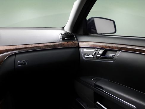 Used 2010 Mercedes-Benz S 550 image 23
