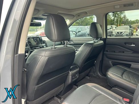 Used 2022 Nissan Pathfinder Platinum w/ Cargo Package FWD image 16