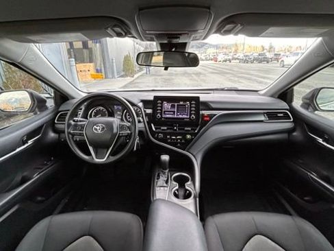 Used 2022 Toyota Camry LE image 10