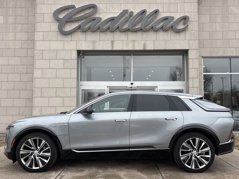 Used 2024 Cadillac Lyriq Luxury w/ LPO, Floor Liner Package image 10