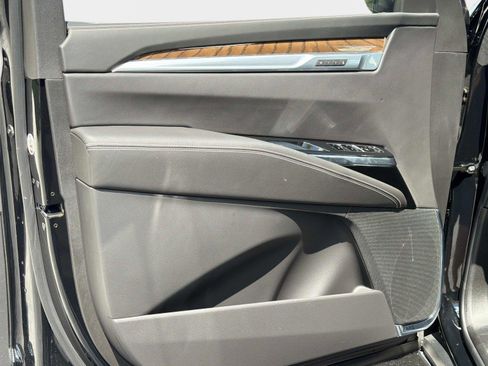 Used 2026 Cadillac Escalade ESV Platinum Sport w/ LPO, ONYX Package AWD/4WD image 39