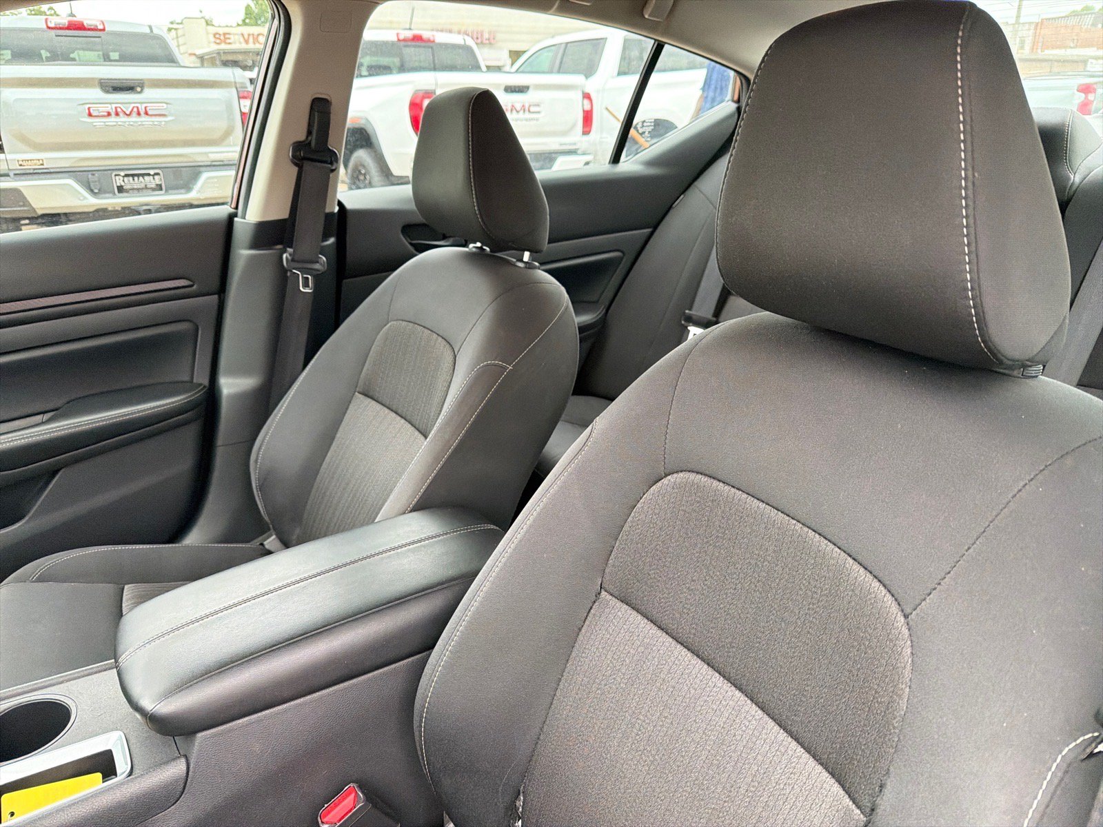 Used 2025 Nissan Altima 2.5 SV FWD image 12